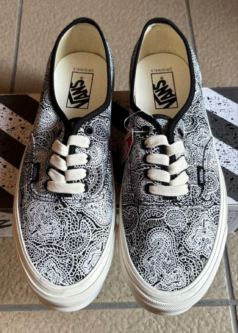 Vans VAULT ペイズリー柄 ローカットスニーカー 黒 白 28.5㌢