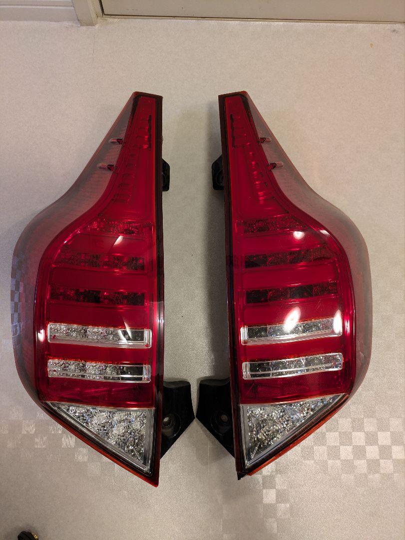 アクア　前期型　シーケンシャルウィンカー　テールランプ