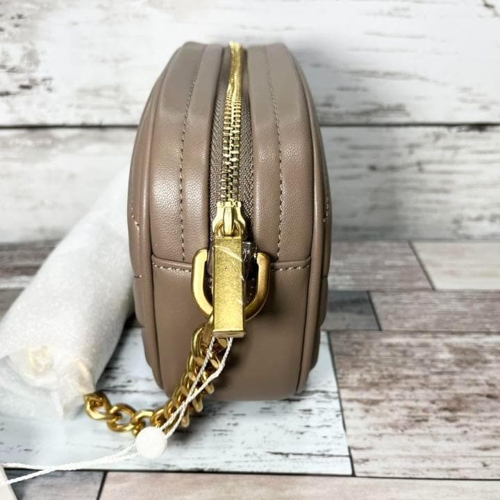 TORYBURCH KIRA CHEVRON CLASSIC TAUPE 公式通販サイトでお買い