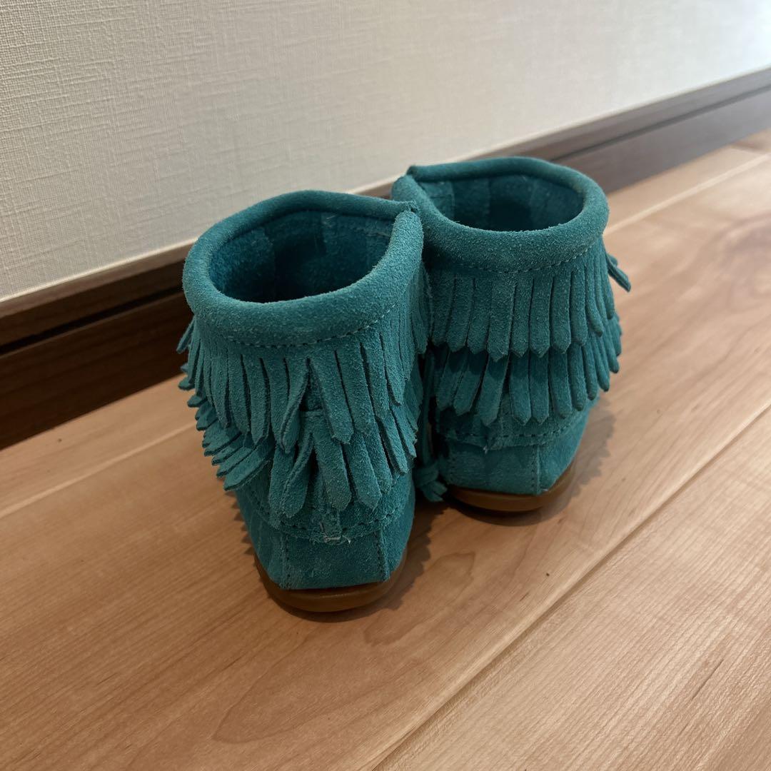 ミネトンカ　キッズ　ブーツ　UGG  サーフ