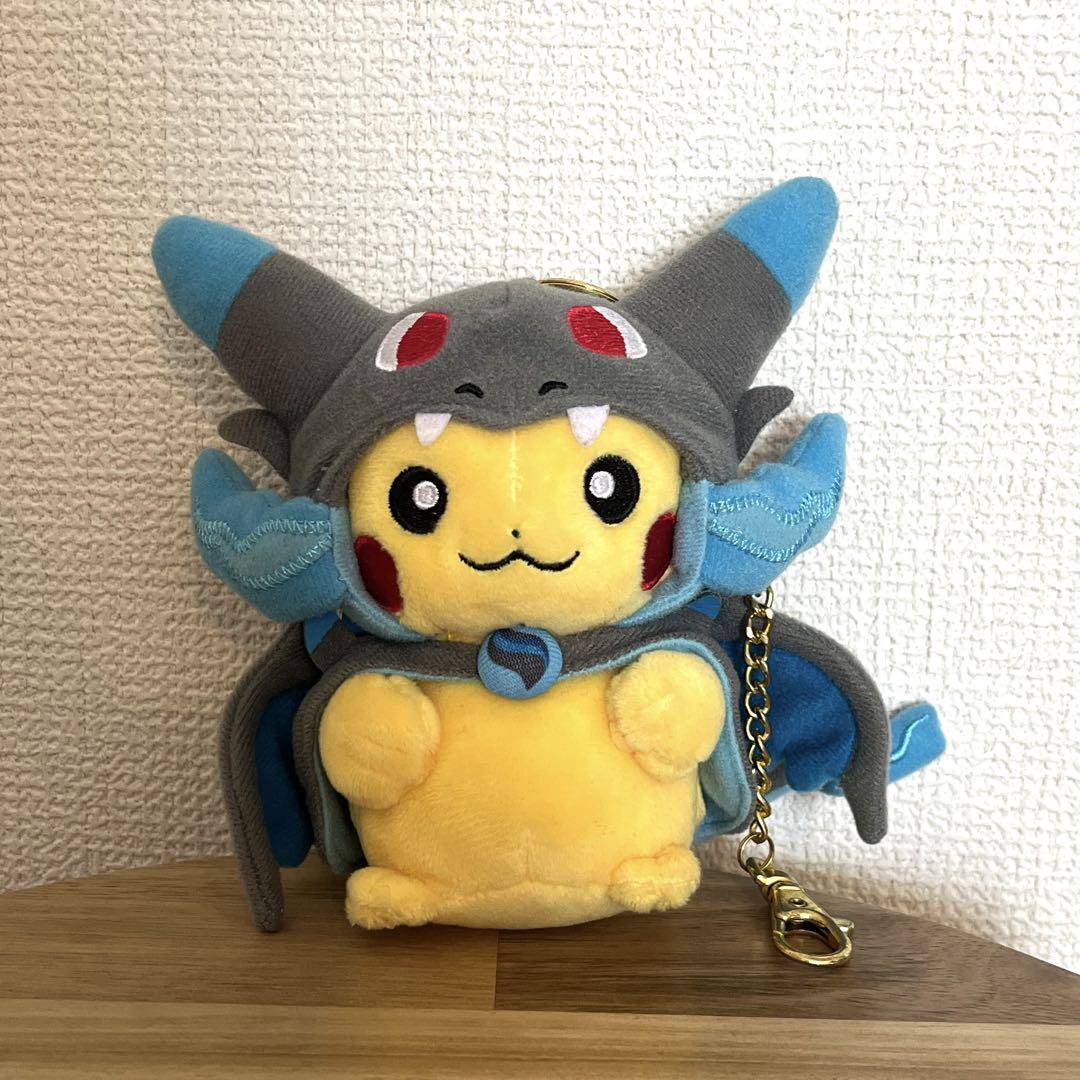 ブランド一覧 | ワールド オンラインストア ポケモンセンター ポンチョを着たピカチュウ メガリザードン ぬいぐるみ