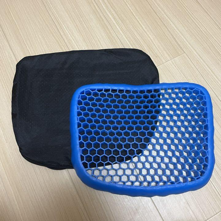 ゲルクッション ハニカム構造 ジェルクッション 健康 腰痛 カバー付 テレワーク - メルカリ ゲルクッション ハニカム構造 ジェルクッション 健康 腰痛 カバー付 テレワーク - メルカリ