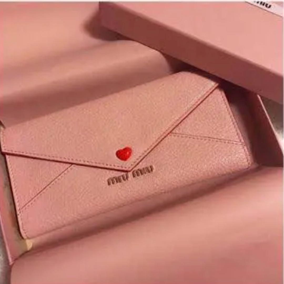 新規購入 大人気のレター型♡ ブラック とってもかわいい♡ 長財布 MIU MIU - 長財布