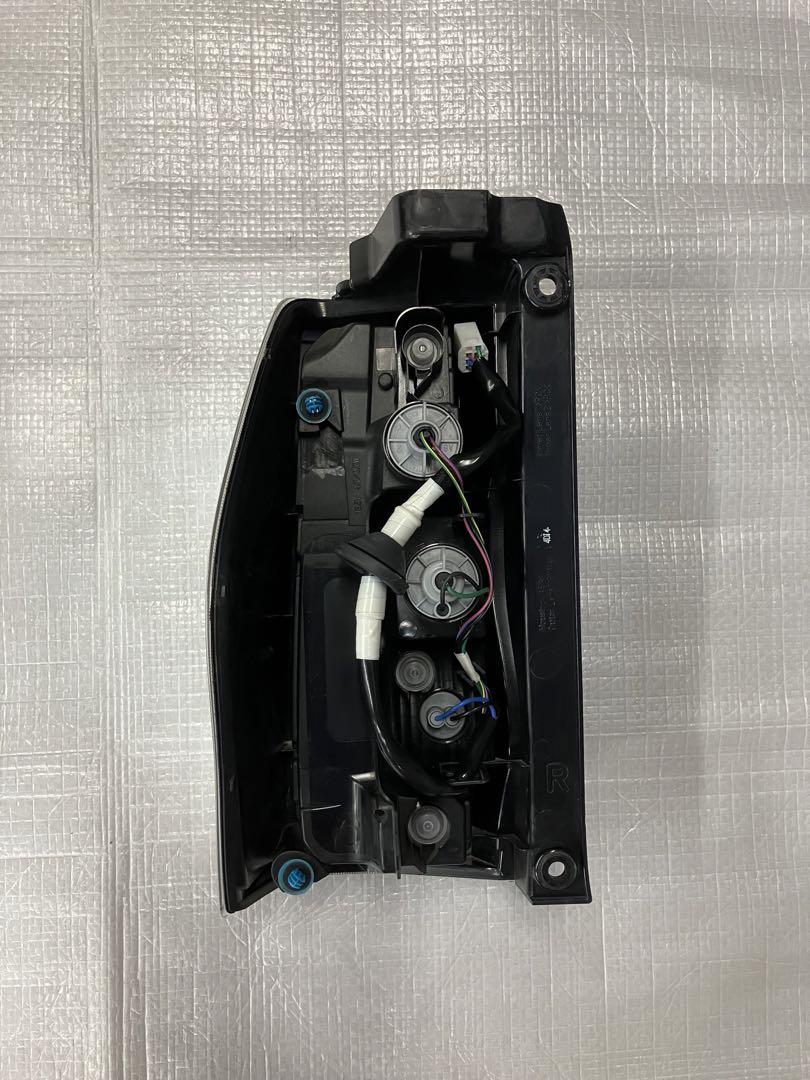 ♦︎ダイハツ　タントカスタムLA600S右純正テール♦︎インナーメッキタイプ♦︎