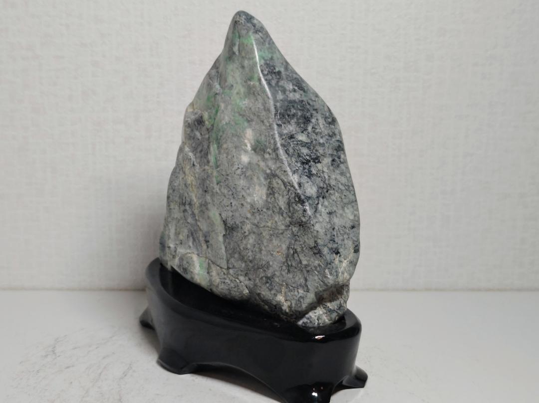 糸魚川 1.5kg 翡翠 ヒスイ 原石 鑑賞石 自然石 誕生石 鉱石 鉱物 水石