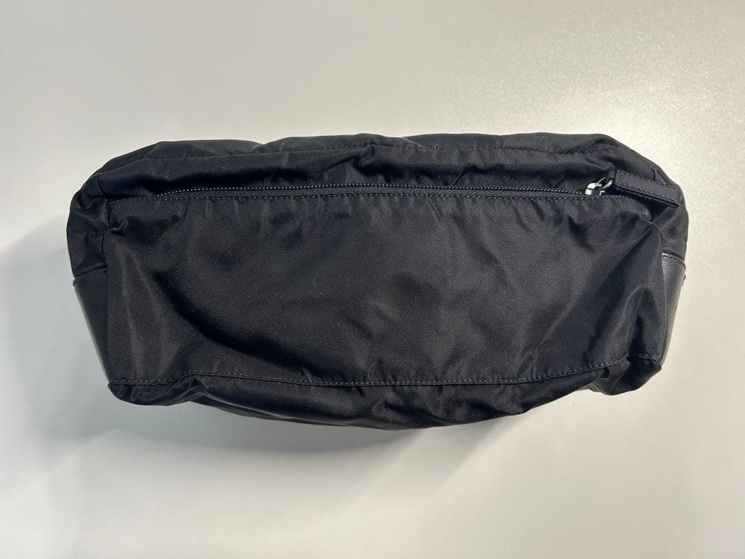 【新品】プラダ トイレタリーバッグ ※カード付 【新品】プラダ トイレタリーバッグ ※カード付