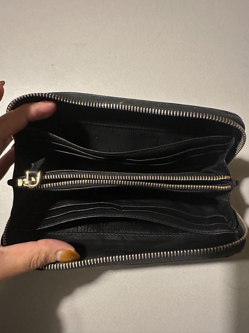 Miu スタッズ付き黒レザー長財布