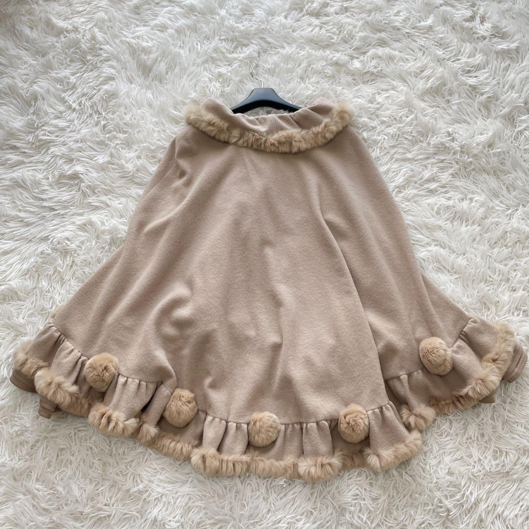 極美品✨トゥービーシック ポンチョ ケープ フォックスファー ブラック 黒 美品‼︎ TO BE CHIC ケープポンチョ フォックスファー 体型