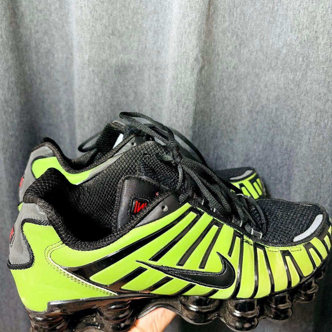 Nike Shox ブラック/ライムグリーン熱反応スニーカー