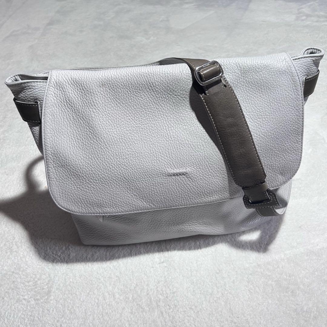 美品 HMAEN アエナ フラップショルダーバッグ グレー 本革 日本