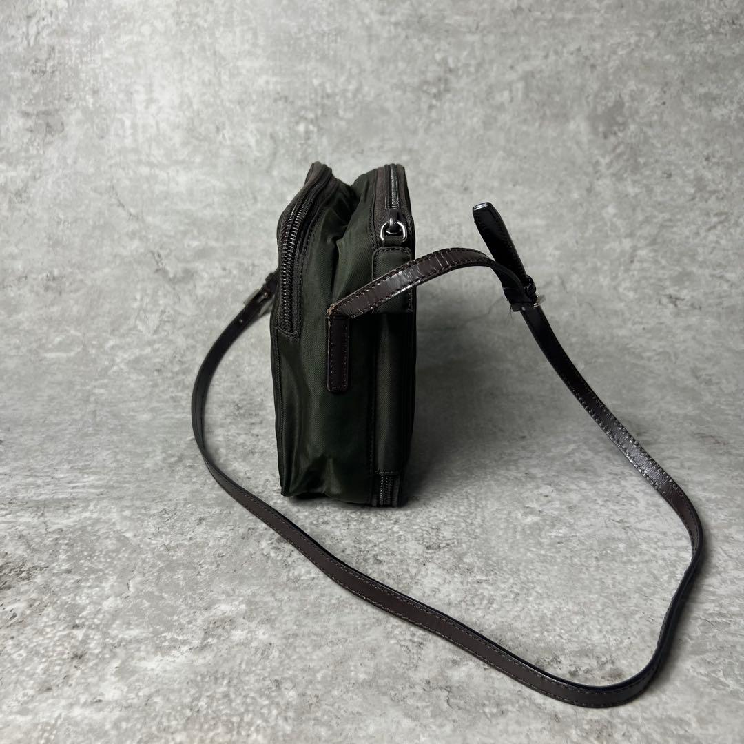 ウォレット 三角ロゴ