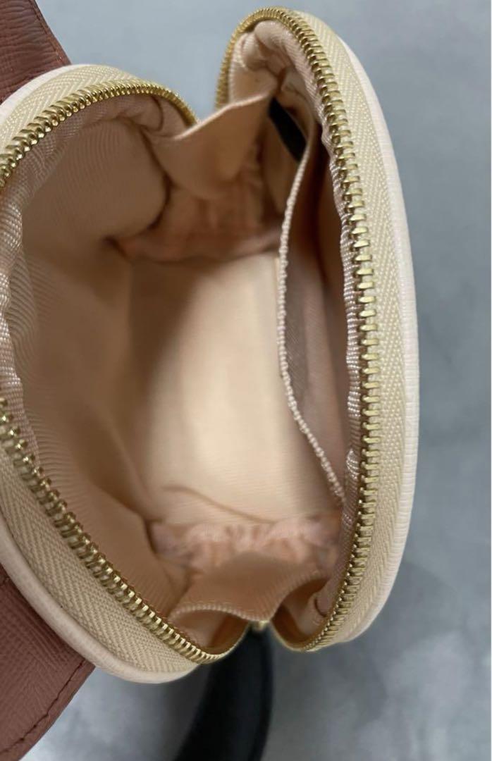 美品⭐︎FURLA 犬の顔型ポーチ 美品⭐︎FURLA 犬の顔型ポーチ