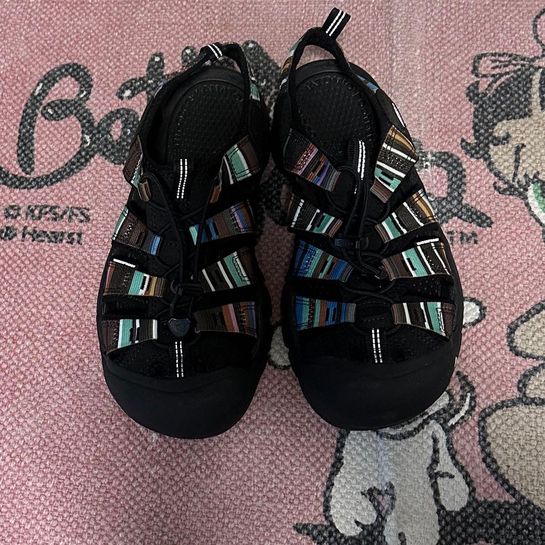 キーン　サンダル