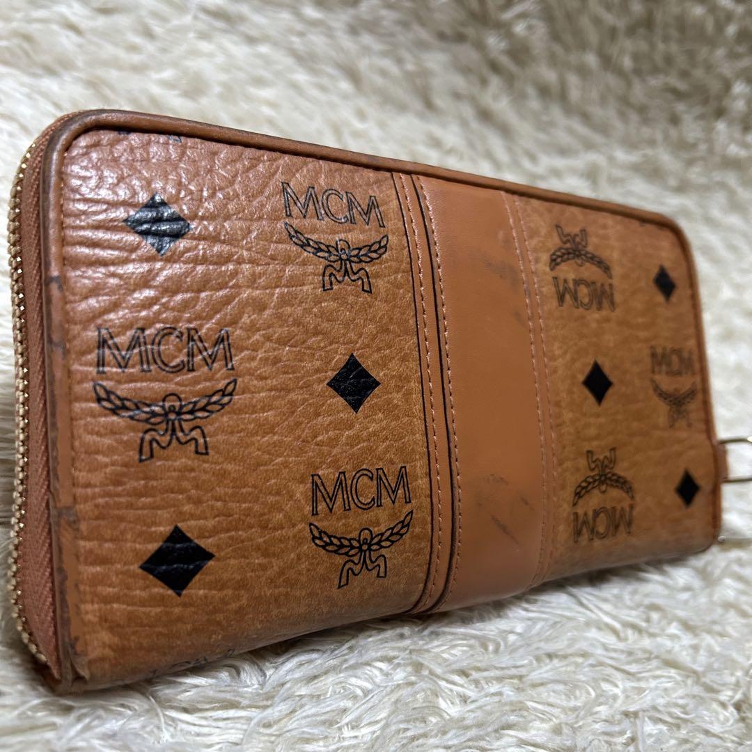 美品 MCM ラウンドファスナー 長財布 ストラップ スタッズ ヴィセトス柄