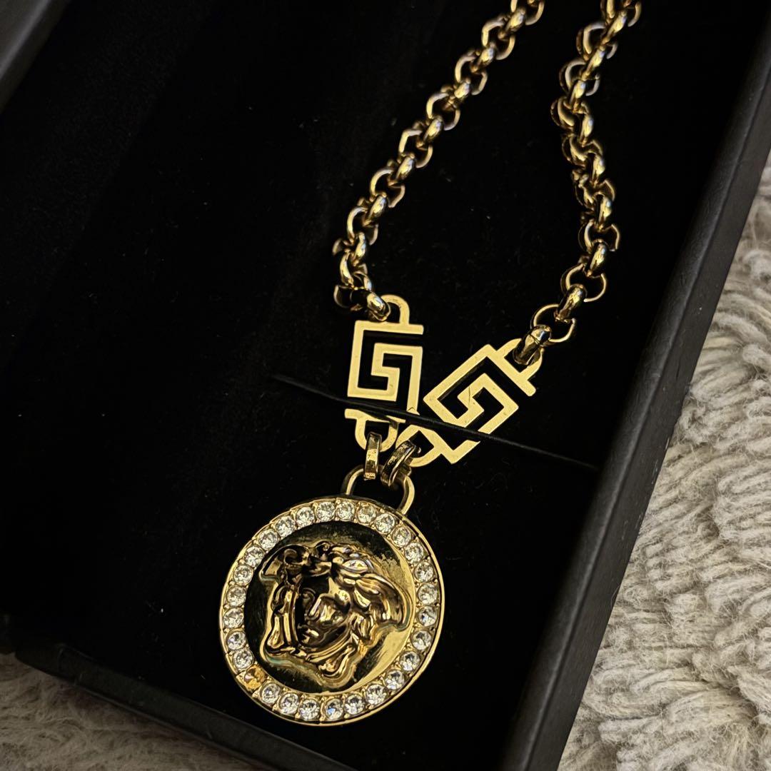 【最終値下げ中】VERSACE ゴールド ライオンネックレス