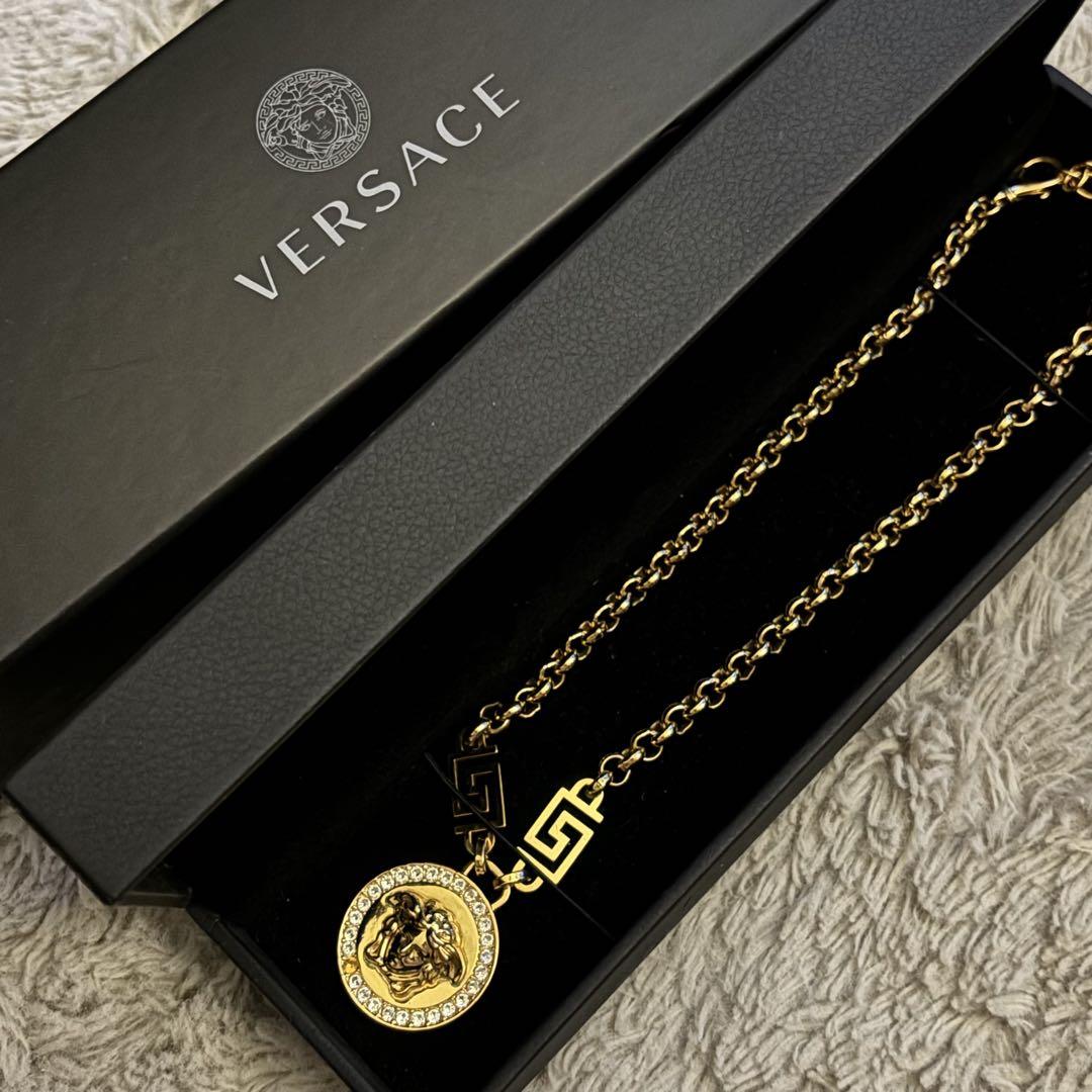 【最終値下げ中】VERSACE ゴールド ライオンネックレス
