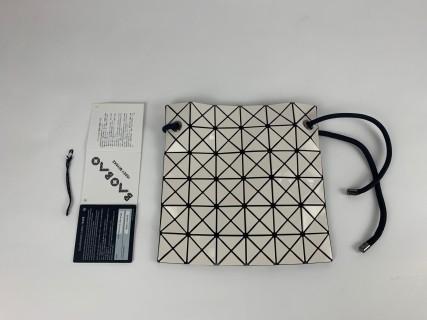 issey miyake BAO BAO 三角形パターン クラッチバッグ - メルカリ