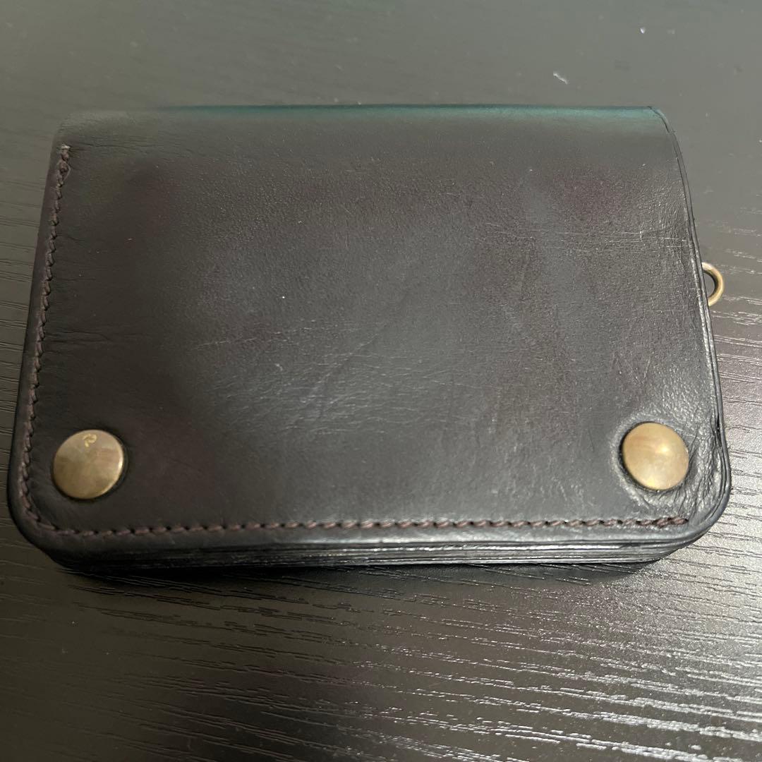 黒いレザー二つ折り財布