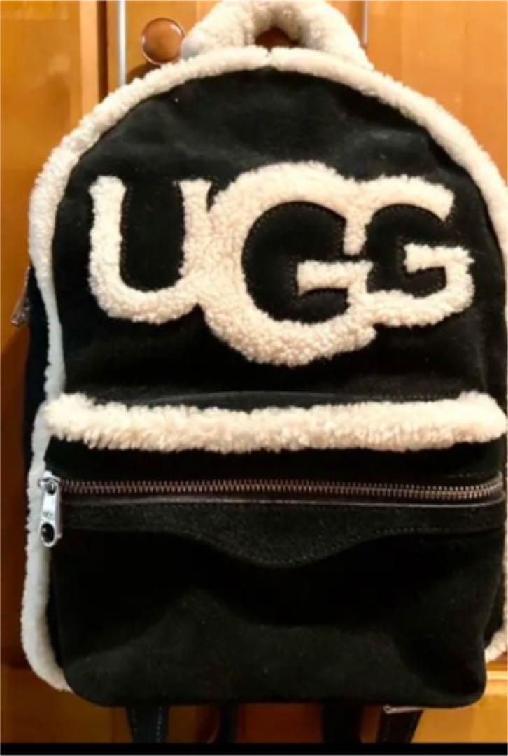 UGGの黒リュック ボア