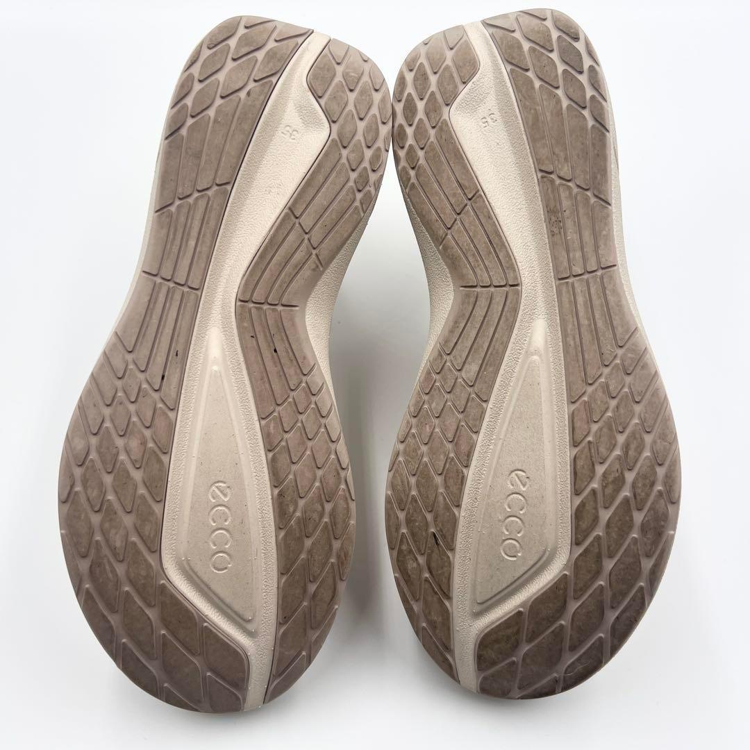 ecco バイオム　スニーカー　スリッポン　ベストセラー　AW24 　アイボリー
