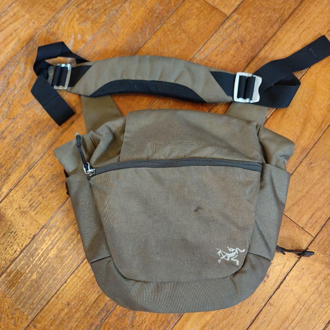 Arc'teryx アークテリクス　オリーブ ショルダーバッグ