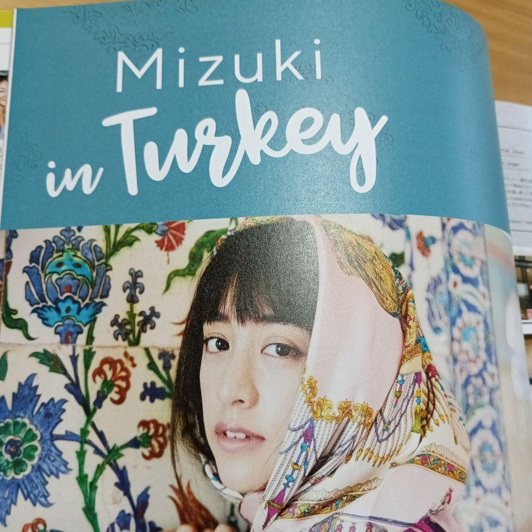 【送料無料】小松菜奈・山本美月さん掲載ページ（ポスターサイズ）#6112 送料無料】小松菜奈・山本美月さん掲載ページ（ポスターサイズ