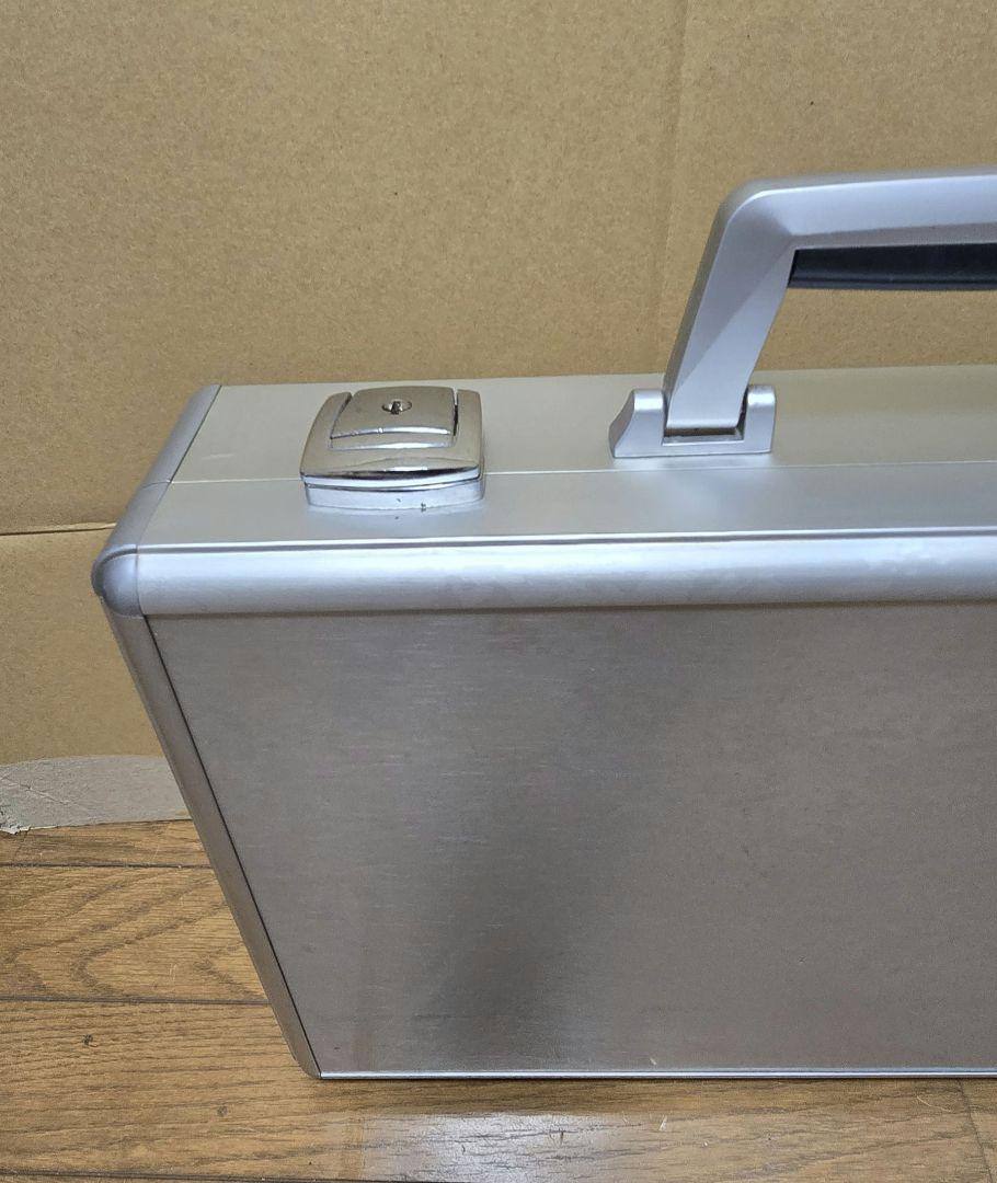 美品　アルミ製　アタッシュケース　鍵付