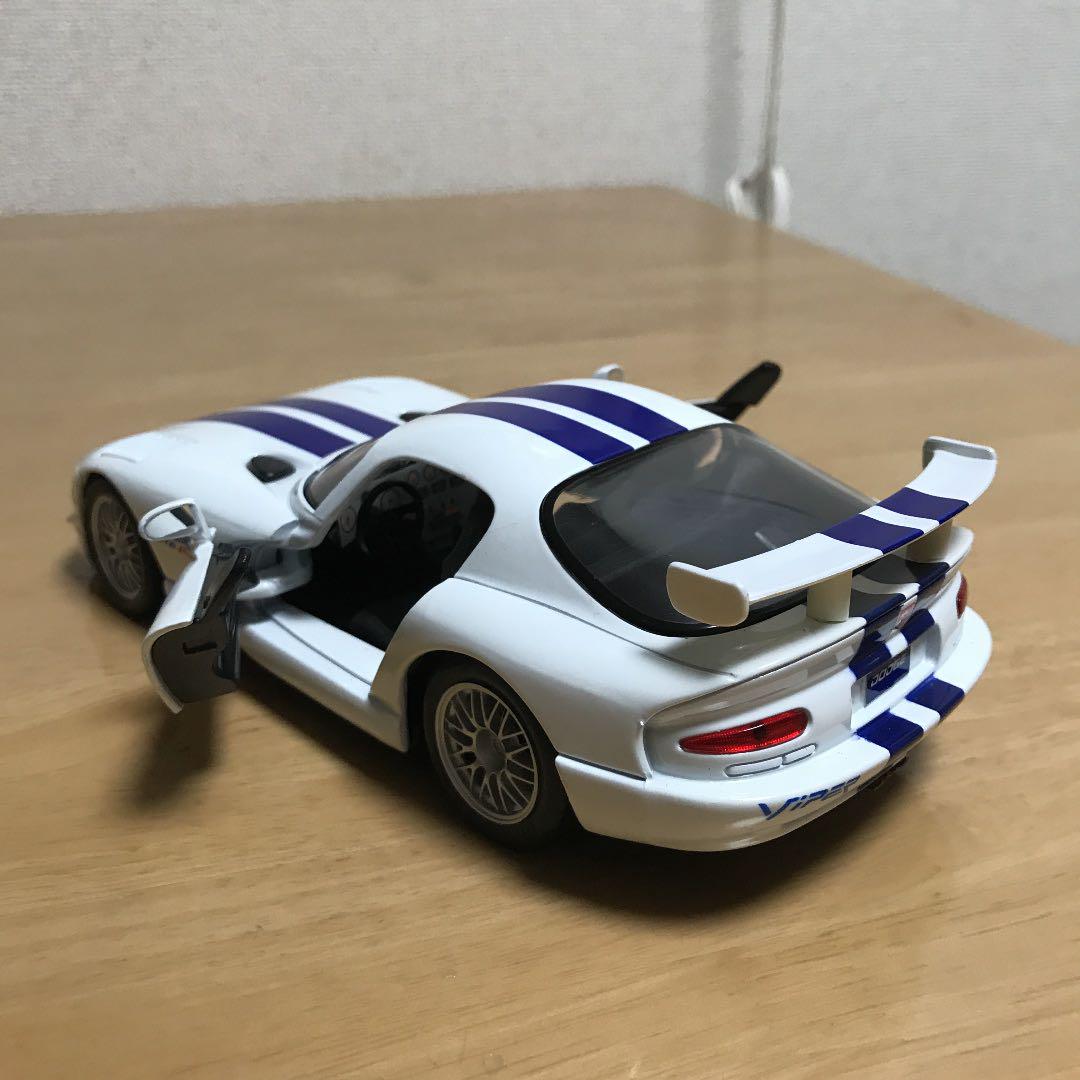 【未組立】希少 maisto マイスト 1/24ダッジバイパーGT2 Maisto Dodge Viper GT2 White w/ Blue Stripes 1:24 Scale