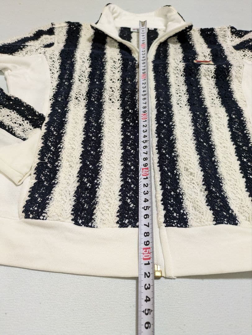 FILA テニスラケット柄 ジップアップジャケット、 パンツセット 素敵 フィラ テニスウェア セットアップ ジャケット パンツレース