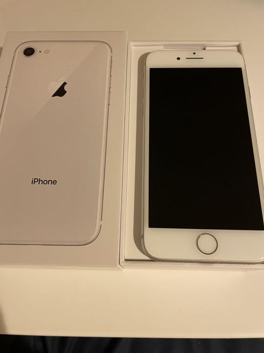 新作限定SALE iPhone 8 Silver 64 GB docomo 37DkI-m70643481076 爆買い定番