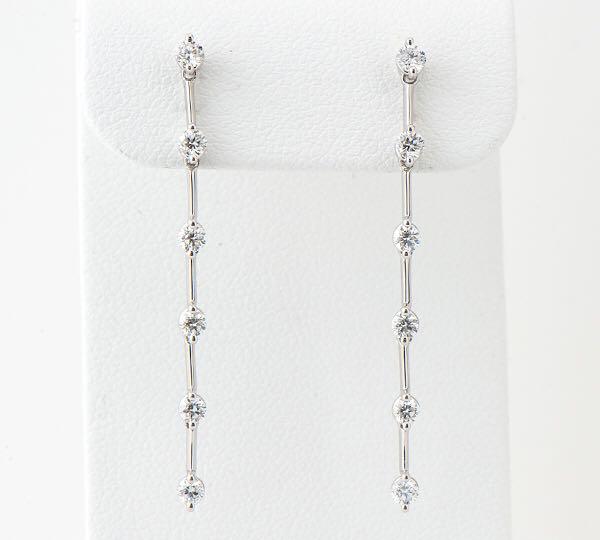 【本日特価】 ダイヤモンドピアス 18KWG LINE DeBeers chauru様専用❗️ ピアス(両耳用) 【本日特価】 ダイヤモンドピアス 18KWG LINE DeBeers chauru様専用❗️ ピアス(両耳用)