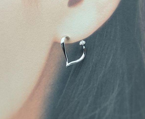 ホワイトゴールド ハートダイヤモンドピアス(両耳)