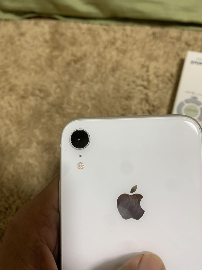 APPLE IPHONE XR, 128 GB, WHITE, MODEL # MT012LL/A, WORKS