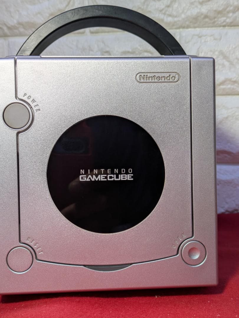 ゲームキューブ リージョン切り替えスイッチ付き US/JP シルバー ゲームキューブ リージョン切り替えスイッチ付き US/JP シルバー