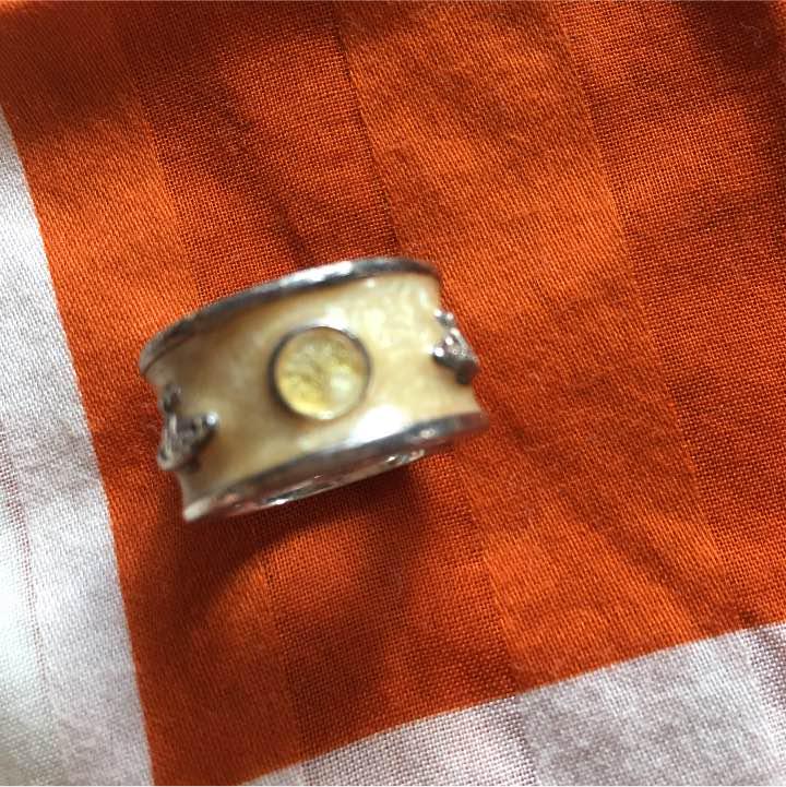 Vivienn  Westwood、クリームシルバー