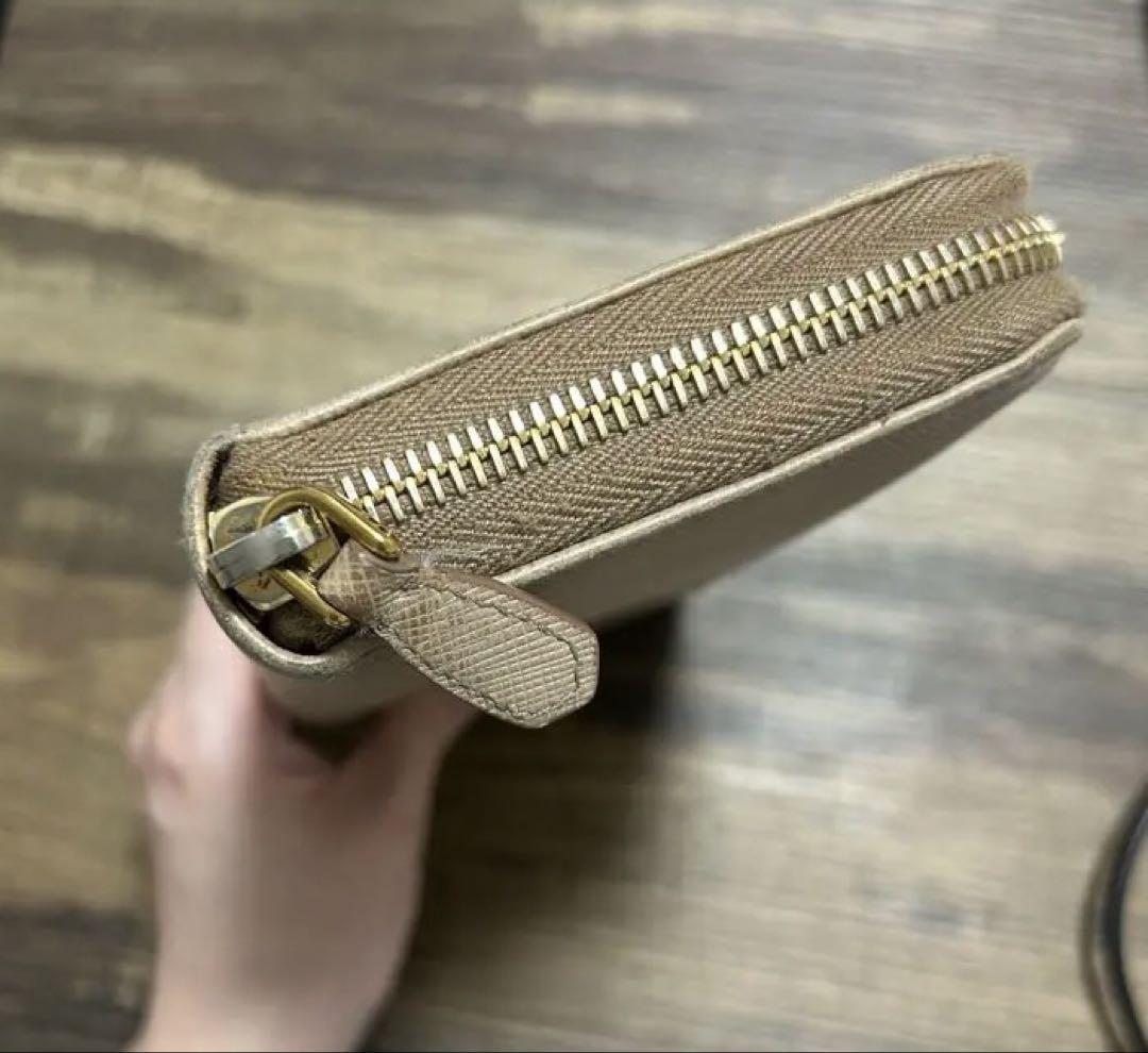 PRADA ベージュ 長財布
