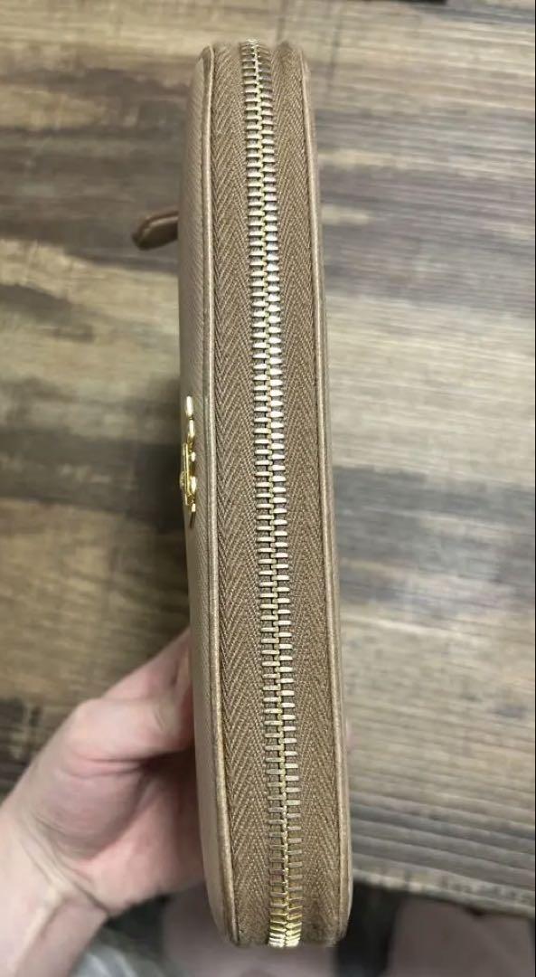 PRADA ベージュ 長財布