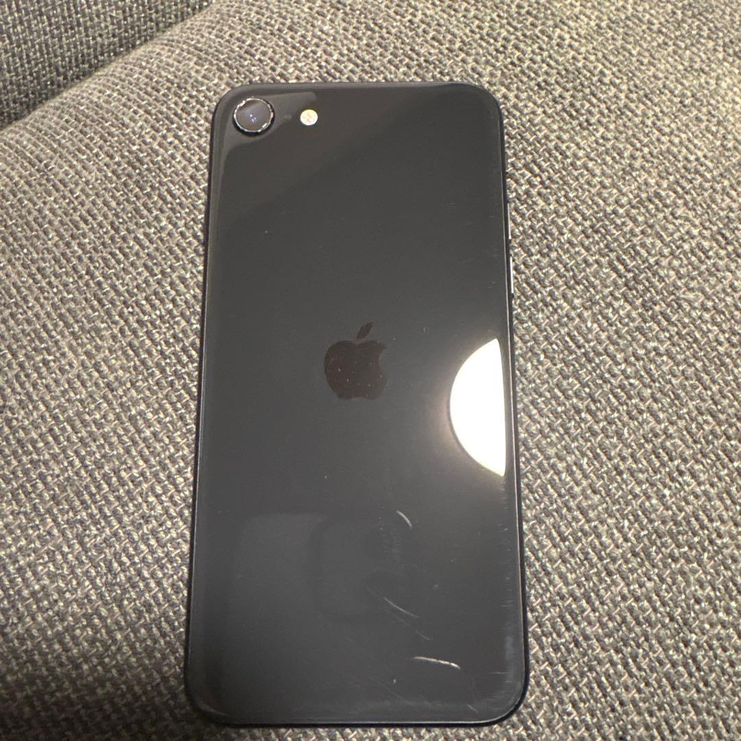 Apple iPhone SEブラック 本体第2世代 Apple iPhone SEブラック 本体第2世代