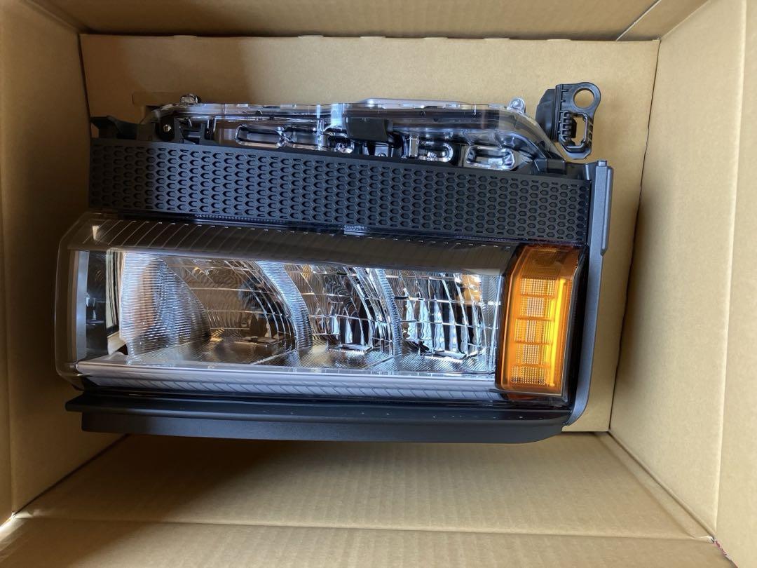 新品未使用✴︎ランドクルーザー250 角目LEDヘッドライト トヨタ