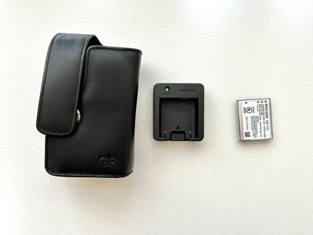 【美品】RICOH GRⅢ用レザーケース、バッテリーチャージャー、バッテリー