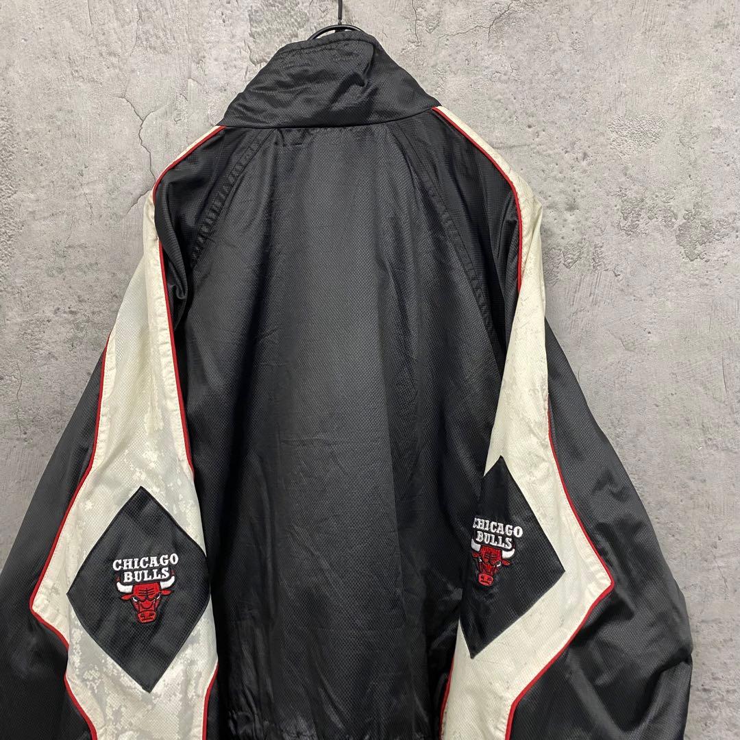 レア90s【古着】スターター NBAシカゴブルズ刺繍ナイロンジャケット