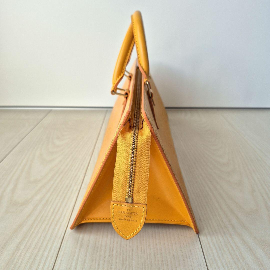 Louis Vuitton エピ サック トライアングル タッシリイエロー 美