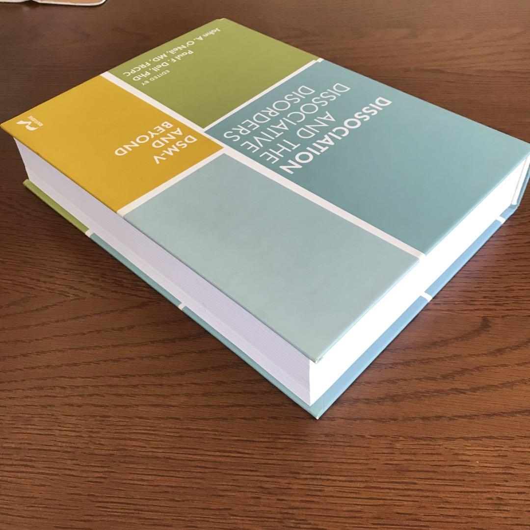 洋書 Dissociation and theDissociativeDisorder
