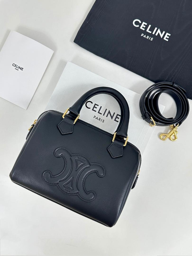 鑑定済 CELINEプラックレザーショルダーバ CELINE ブラックレザー ショルダーバッグ - メルカリ