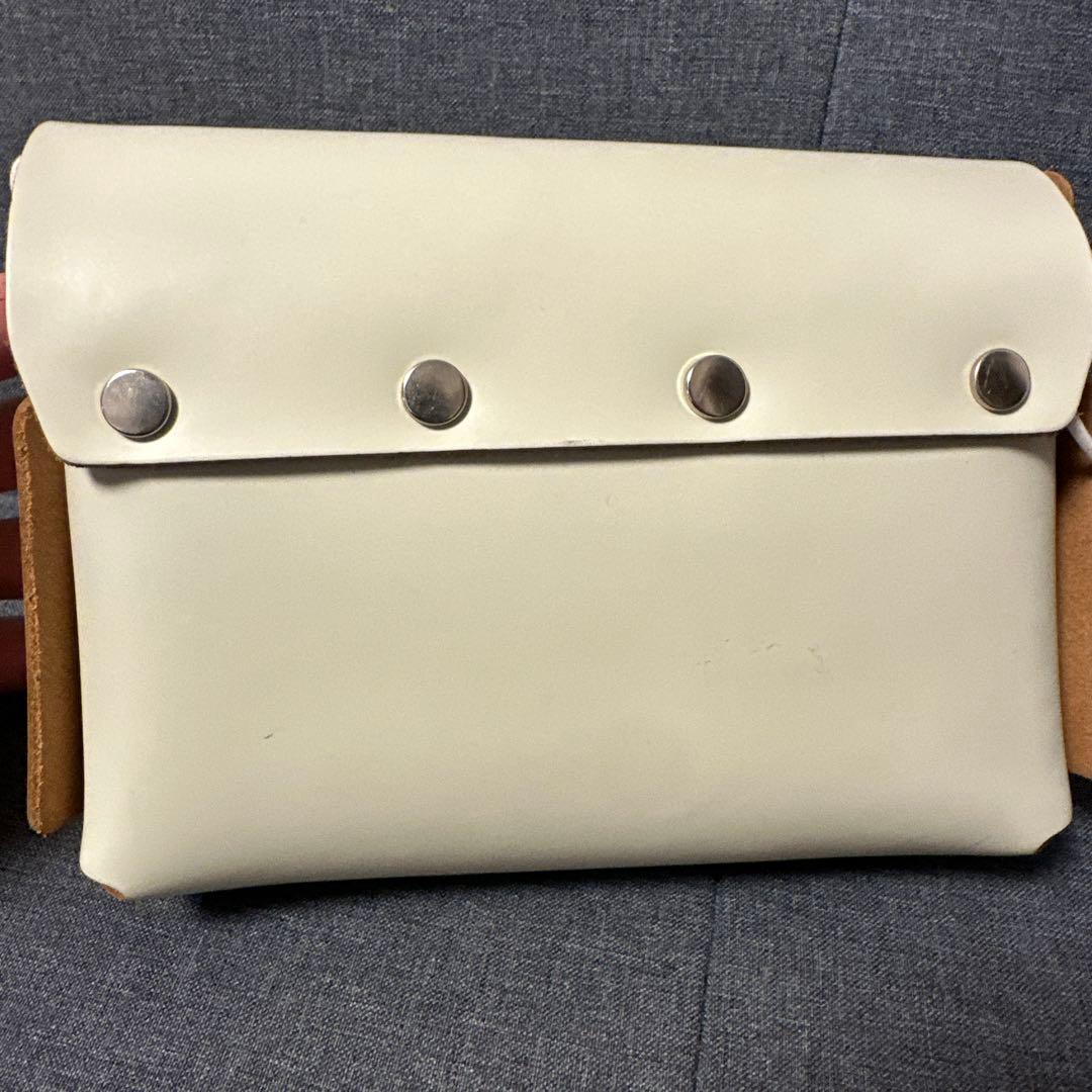 Hender Scheme ホワイトレザーショルダーバッグ Hender Scheme ホワイトレザーショルダーバッグ