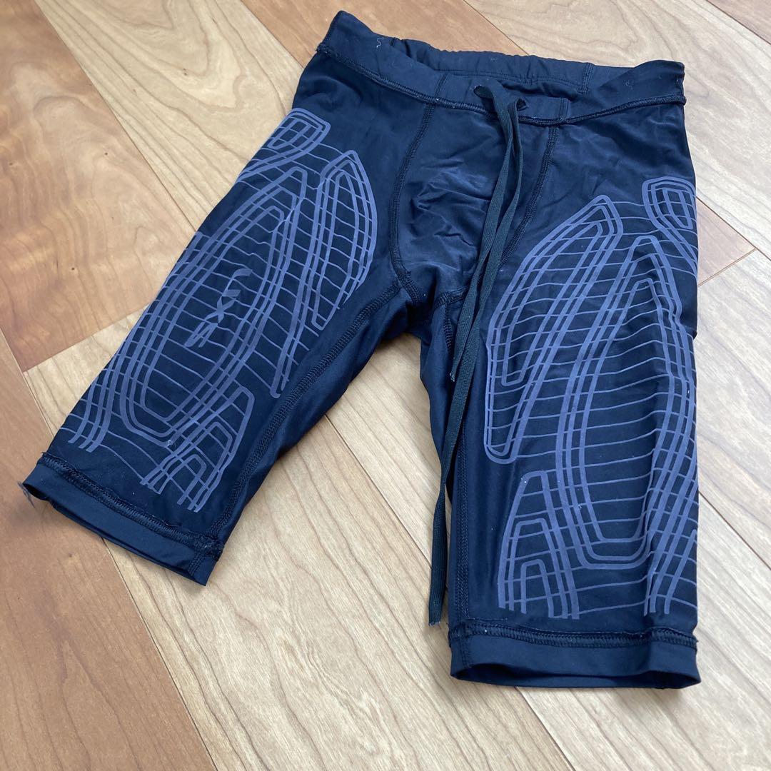 2XU 陸上用パンツ 黒 グラフィックプリント　ハーフスパッツ　xs
