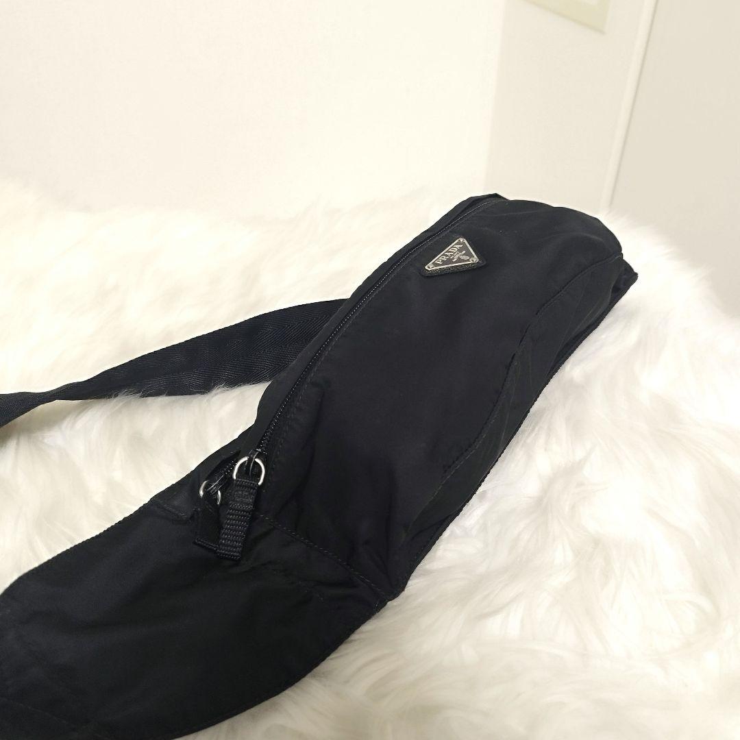 美品☆　プラダ　ウエストポーチ　ボディバッグ　ナイロン　三角ロゴプレート