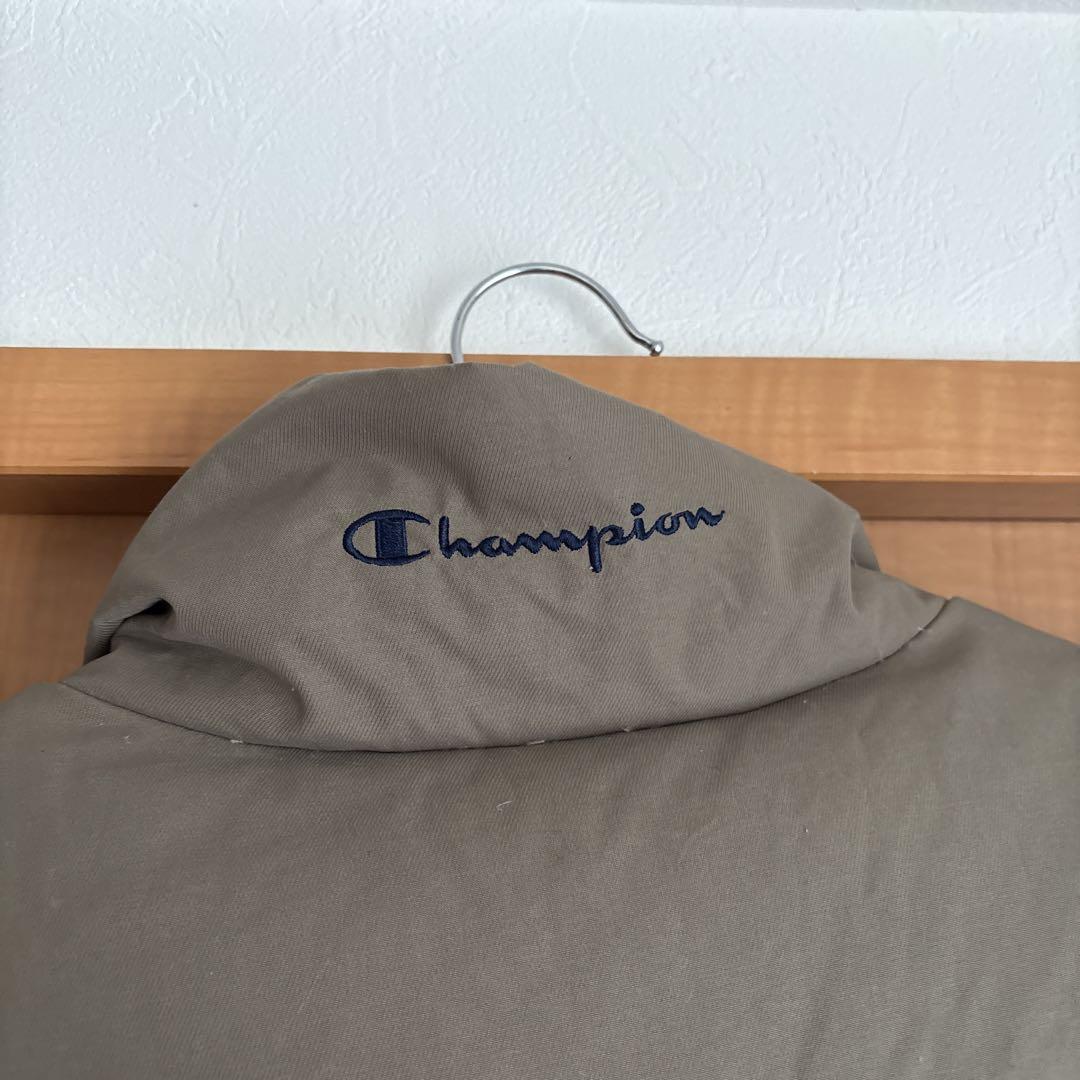 Champion ダウンベスト カーキ色