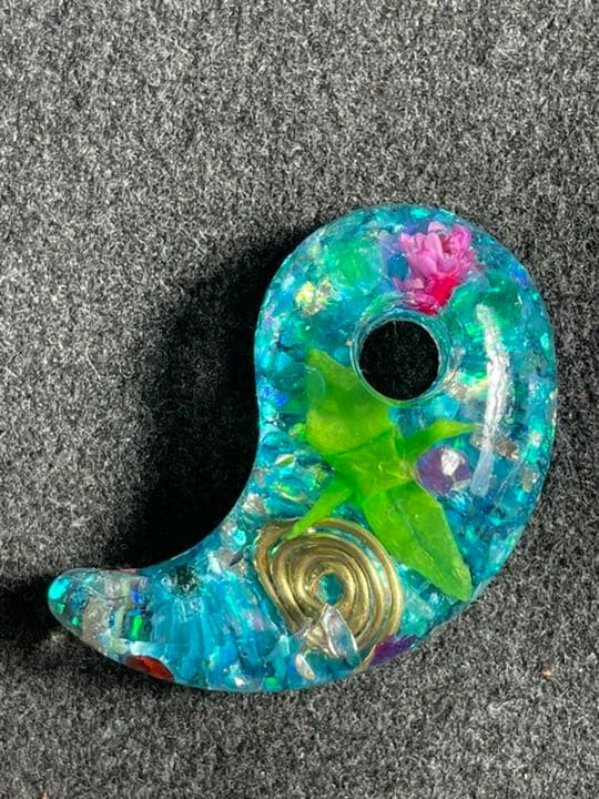 身につけるだけで整う!超高波動オルゴナイト勾玉 日本製・高品質