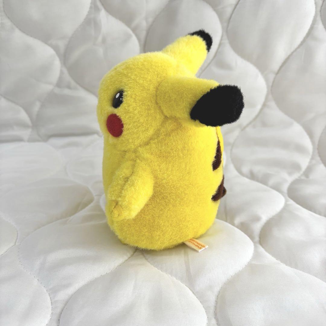 ピカチュウ　ピース　ぬいぐるみ　トミー